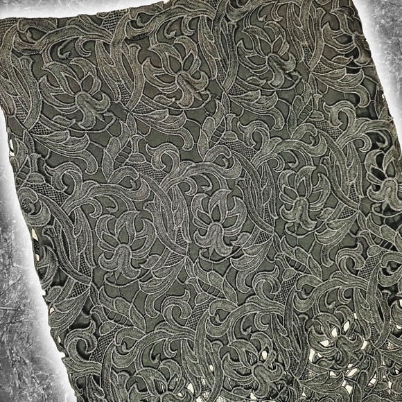 DailyLook Black ‘Venetian’ Lace Midi Skirt Size Small ASO Eva Longoria - Picture 15 of 16